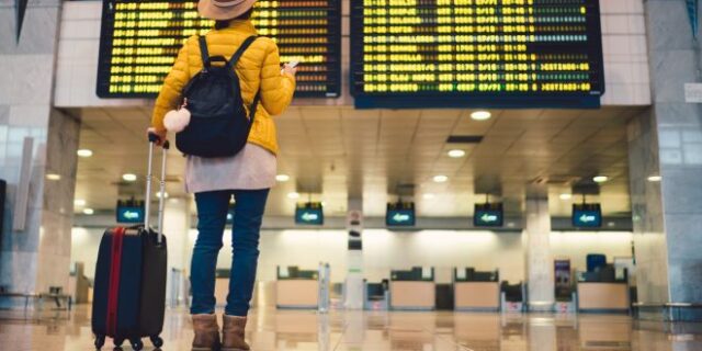 Μετάλλαξη Όμικρον: Ακυρώθηκαν πάνω από 4.500 πτήσεις παγκοσμίως