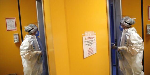 Ιταλία: Αύξηση 96% στις νοσηλείες παιδιών με κορονοϊό – Με ανεμβολίαστους γονείς τα μισά