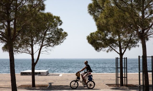 Καιρός: Θερμοκρασίες τοπικά έως και 28 βαθμούς Κελσίου και άνεμοι που δεν θα ξεπερνούν τα 5-6 μποφόρ