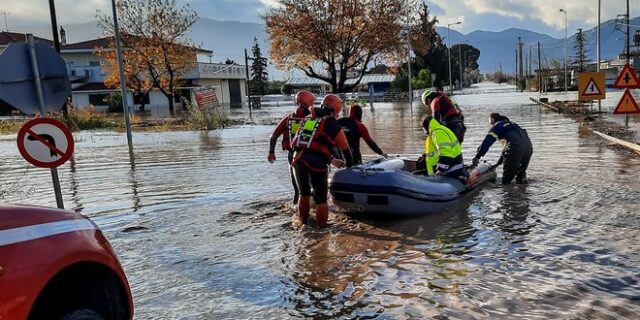 Κακοκαιρία: Μία νεκρή και τεράστιες καταστροφές – Προς τα νησιά του Αιγαίου κινείται το κύμα