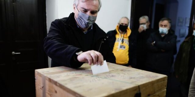 Εκλογές ΚΙΝΑΛ: Ψήφισε ο Χάρης Καστανίδης – “Οι πολίτες κρατούν στα χέρια τους το μέλλον της Δημοκρατικής Παράταξης”