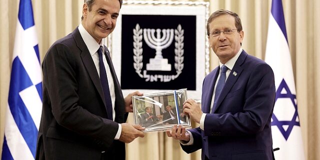 Η φωτογραφία με τον επίτιμο που συγκινησε τον Μητσοτάκη στο Ισραήλ