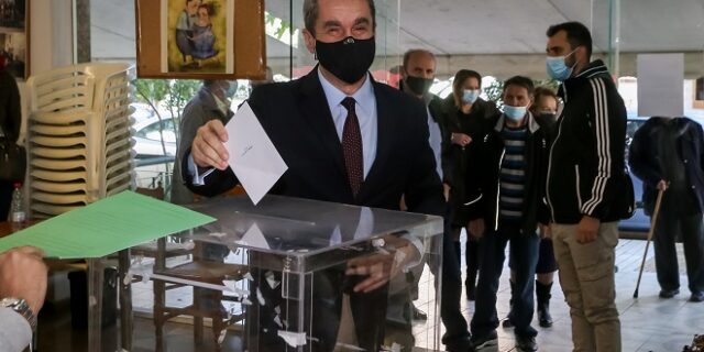 Εκλογές ΚΙΝΑΛ: Ψήφισε ο Ανδρέας Λοβέρδος – “Πιστός στρατιώτης συμμετέχω στη διαδικασία”