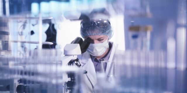 Έρευνα: Ιδιαίτερα ευάλωτοι στις μεταλλάξεις οι εμβολιασμένοι που έχουν κάνει μεταμόσχευση νεφρού