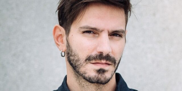 Ο συνθέτης Μίμης Νικολόπουλος ρίχνει ένα βλέμμα στον Βυθό