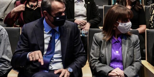 Μητσοτάκης: “Μερικές φορές οι γυναίκες δεν ψηφίζουν γυναίκες” – Μέτρα για εργαζόμενες μητέρες