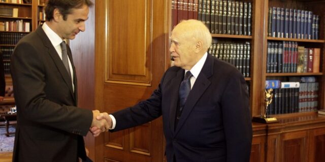 Μητσοτάκης για Παπούλια: Οι Έλληνες σκύβουν με σεβασμό το κεφάλι