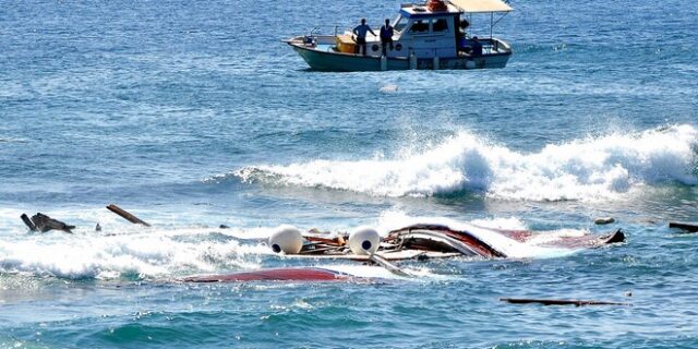 Αντικύθηρα: Τουλάχιστον επτά νεκροί μετανάστες σε ναυάγιο – Απεγκλωβίστηκαν 90 άτομα