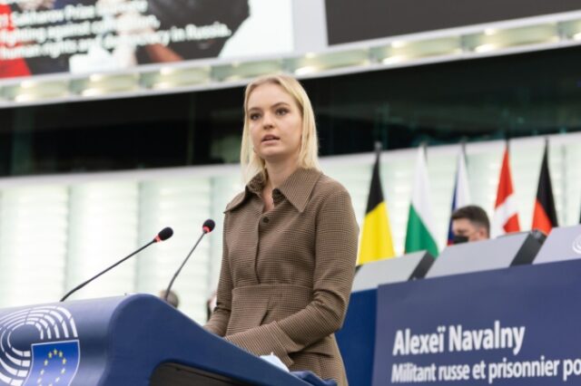 Ευρωκοινοβούλιο: Η κόρη του Ναβάλνι παρέλαβε το βραβείο Ζαχάρωφ
