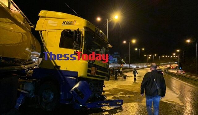 Κυκλοφοριακό χάος στον Περιφερειακό Θεσσαλονίκης – Βυτιοφόρο έπεσε σε μπάρες