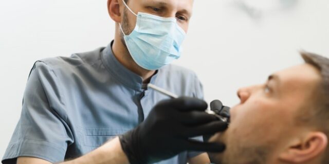 Ρωσία: Ασθενής μαχαίρωσε οδοντίατρο επειδή δεν του άρεσε το αποτέλεσμα