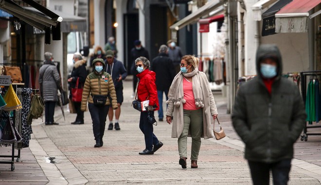 Μετάλλαξη Όμικρον: Γιατί είναι πιο μεταδοτική και ποιος ο ρόλος του κοινού κρυολογήματος