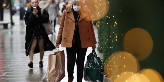 Κορονοϊός: “Οχυρώνεται” η Ευρώπη για την Όμικρον – Νέα μέτρα και υποχρεωτικός εμβολιασμός