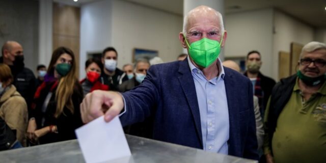 Εκλογές ΚΙΝΑΛ: Ψήφισε ο Γιώργος Παπανδρέου – “Σήμερα επιλέγουμε μια ισχυρή ηγεσία”