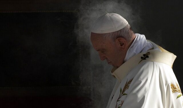 Πάπας Φραγκίσκος: “Σατανική” η βία κατά των γυναικών