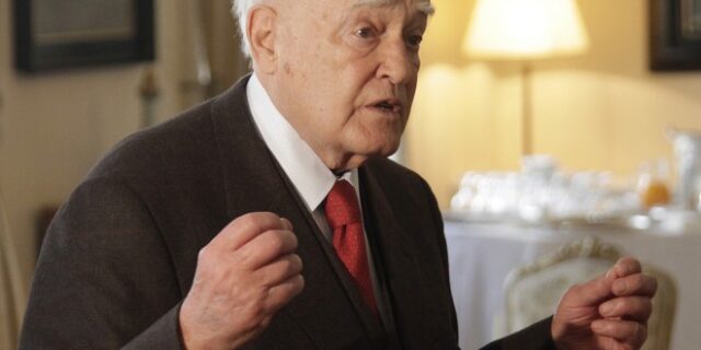 Κάρολος Παπούλιας: Όταν είχε σπάσει το κοντάρι σε προσπάθειά του στο επί κοντώ