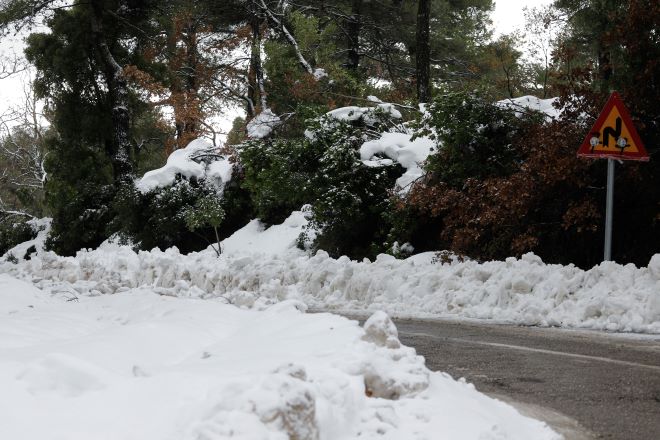 Κακοκαιρία Ελπίδα: Χιονόνερο και χιόνια στα ανατολικά και νότια