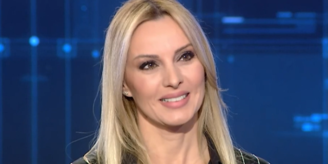 Πέγκυ Ζήνα: Μετά το “αν πας με άλλη θα σου σπάσω το κεφάλι” δεν μου έδιναν τραγούδι