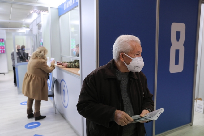 Πρόστιμο 100 ευρώ: Ποιοι εξαιρούνται και πότε θα μειώνεται στα 50 ευρώ – Στη Βουλή η τροπολογία