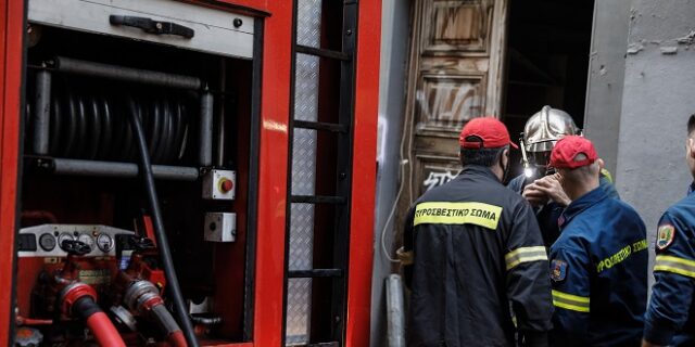 Φωτιά σε αποθήκη στον Βοτανικό
