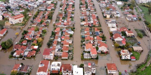 Κακοκαιρία: Σαρώνει τη χώρα – Πλημμύρισαν δρόμοι, υπερχείλισαν ποτάμια