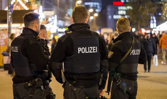 Μυστήριο στη Γερμανία: Πέντε νεκροί, εκ των οποίων τρία παιδιά, σε σπίτι με τραύματα από σφαίρες και μαχαίρι