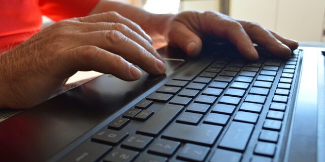 Κηφισιά: Σε επτά άτομα έστελνε τις γυμνές φωτογραφίες των παιδιών η οικιακή βοηθός