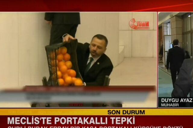 Τουρκία: Βουλευτής άδειασε καφάσι με πορτοκάλια στο βήμα της Βουλής