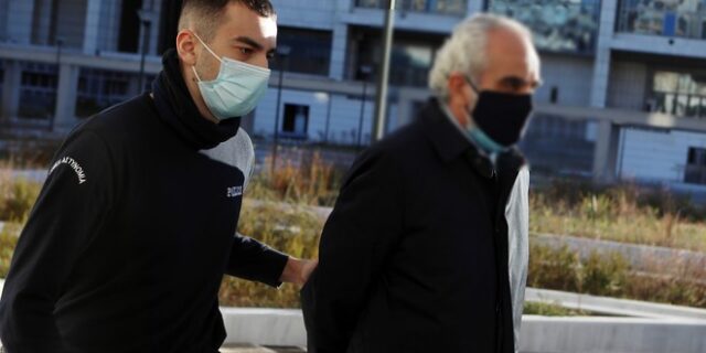 Δίκη ψευτογιατρού: Συνεχίζεται η εισαγγελική εισήγηση – “Προκάλεσε στα θύματα την απόφαση να αυτοκτονήσουν”
