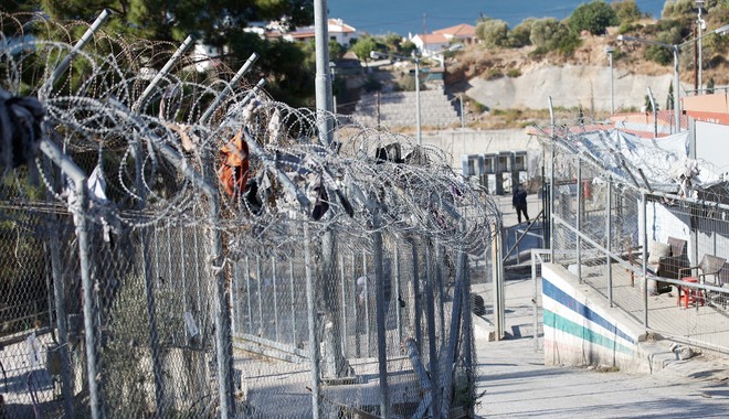 Διεθνής Αμνηστία: Αιτούντες άσυλο κρατούνται παράνομα σε camp – φυλακή στη Σάμο