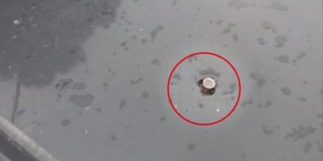 Αιγάλεω: Αδέσποτη σφαίρα βρέθηκε καρφωμένη στην οροφή ΙΧ