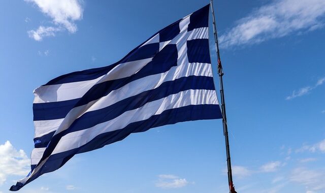 Αμμόχωστος: Συνελήφθη Ελληνοκύπριος που επιχείρησε να βάλει ελληνική σημαία σε μνημείο