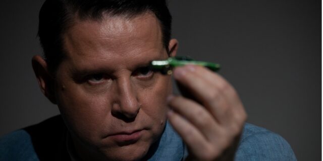 Δημήτρης Μυλωνάς στο NEWS 24/7: “Η αποστασιοποίηση που επιβάλλει η πανδημία πληγώνει βαθιά το θέατρο”