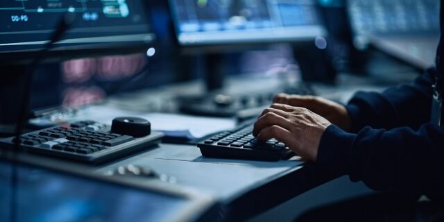 ΕΥΠ: Νυχτερινή τροπολογία για μετατάξεις φέρνει τσουνάμι αντιδράσεων