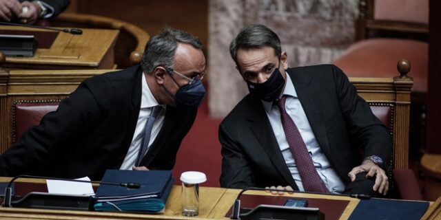 Προϋπολογισμός: Το δίπολο κινδύνου με ανατιμήσεις και “αποσωλήνωση” της οικονομίας