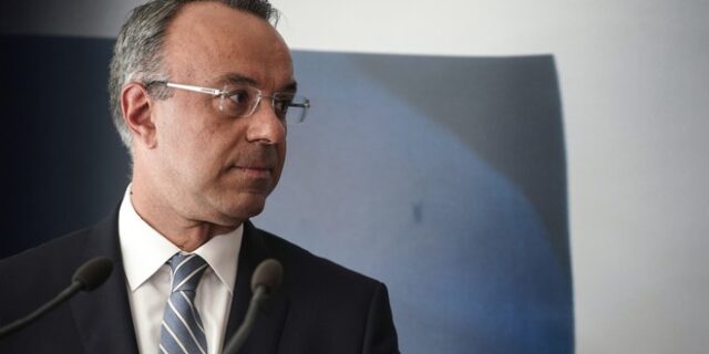 Σταϊκούρας: Τέσσερις δράσεις από τον “κουμπαρά” των εθελοντικών προσφορών για την πανδημία