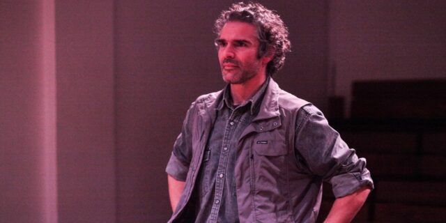 Σάββας Στρούμπος στο NEWS 24/7: “Τολμάω ανοίκεια για μένα πράγματα μέσα στο καφκικό σύμπαν”