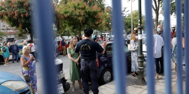 Προειδοποίηση προς αρνητές: Εισαγγελέας με το παραμικρό στα σχολεία
