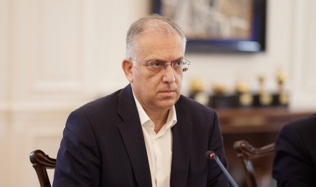 Απάντηση Θεοδωρικάκου σε Σοϊλού: “Μυθεύματα τα περί υπόθαλψης τρομοκρατών στο Λαύριο”