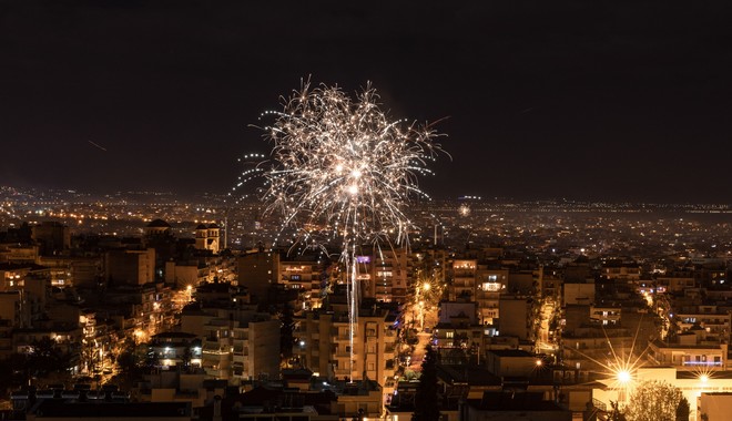 Πρωτοχρονιά – Θεσσαλονίκη: Με πεντάλεπτο σόου πυροτεχνημάτων αλλά χωρίς κοινό η αλλαγή του χρόνου