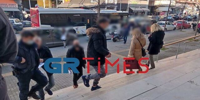 Θεσσαλονίκη: Στο αυτόφωρο ο πατέρας – αρνητής των μέτρων που μήνυσε εκπαιδευτικούς