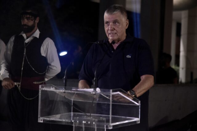 Ο Τράγκας, ο Πετράκος και όσοι χάθηκαν περιμένοντας ένα εμβόλιο