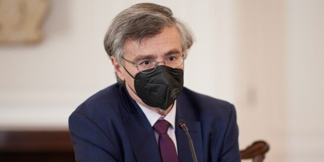 Αποστάσεις Τσιόδρα από την απόφαση για κατάργηση των πιστοποιητικών εμβολιασμού