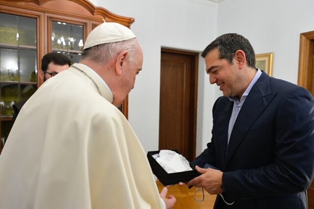 Τσίπρας: Η συνάντηση με τον Πάπα Φραγκίσκο και το “ευχαριστώ” για τη “σκληρή ειλικρίνεια” στο μεταναστευτικό