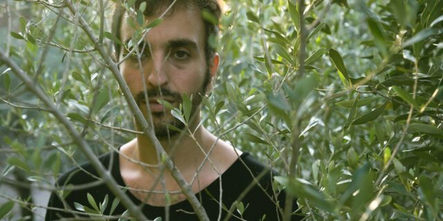 “Το δικαίωμα στη γη είναι δικαίωμα στη ζωή. Αλλά πώς να το πεις αυτό στους χιλιάδες πρόσφυγες;”