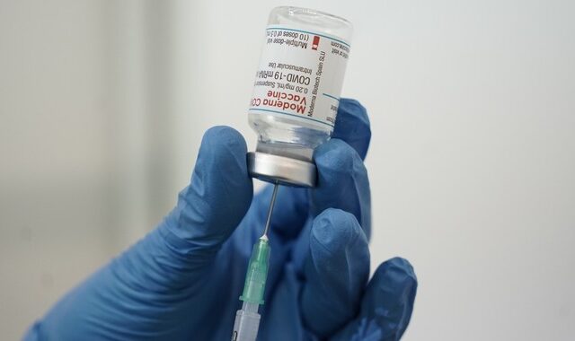Εμβόλιο Moderna: Η τρίτη δόση αυξάνει 37 φορές τα αντισώματα κατά της Όμικρον
