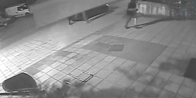 Θεσσαλονίκη: Βίντεο ντοκουμέντο από τη διάρρηξη σε υποκατάστημα των ΕΛΤΑ