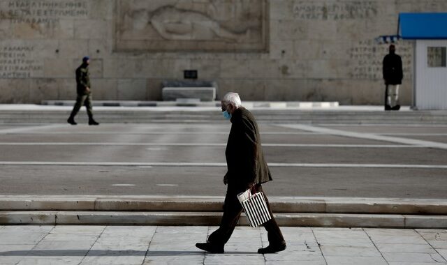 Συνταξιούχοι: Ψυχρολουσία με τα αναδρομικά από τον επανυπολογισμό συντάξεων