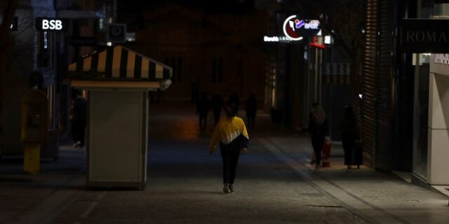 Τρόμος στην Ερμού: 28χρονοι παρενόχλησαν σεξουαλικά ανήλικες – Δύο συλλήψεις