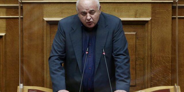 Προϋπολογισμός – Καραθανασόπουλος: “Σκυλοκαβγάς πάνω στα συντρίμμια του ΕΣΥ”